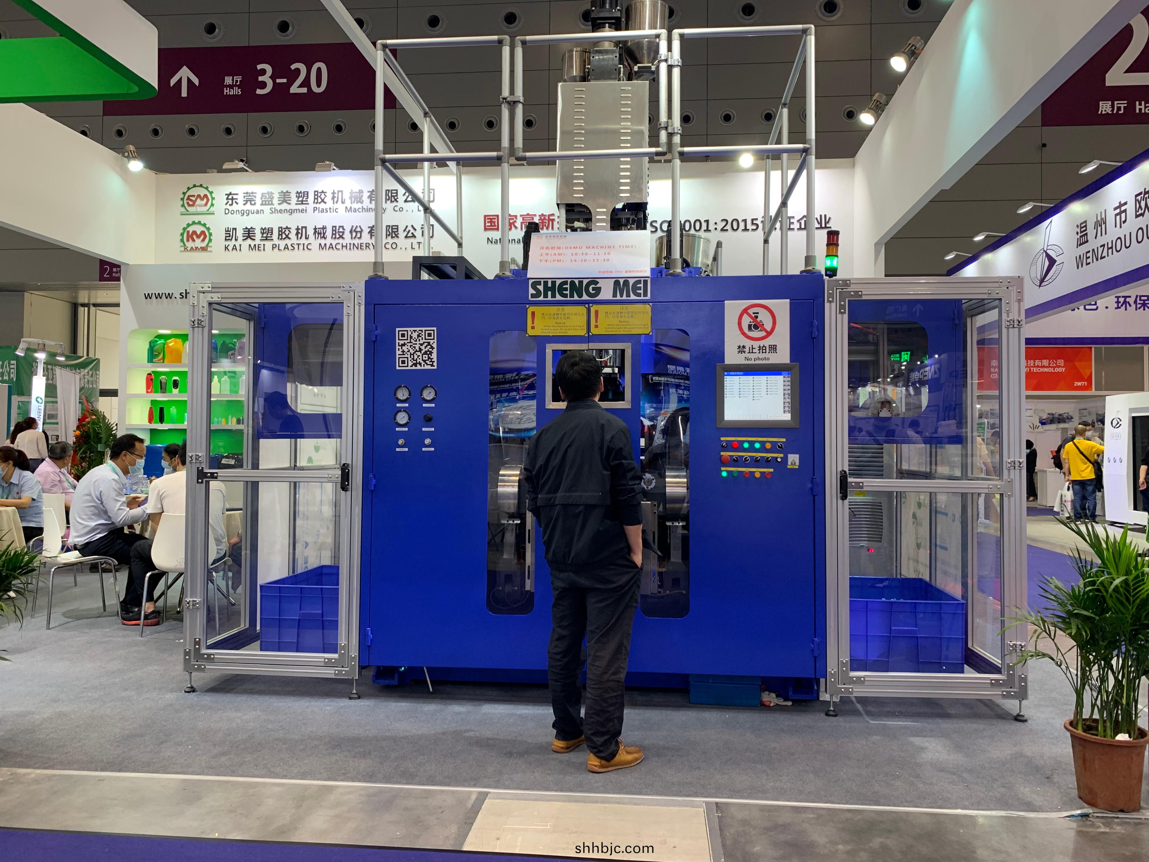 全(quan)電動(dong)多(duo)層(ceng)功(gong)能(neng)性(xing)阻隔(ge)吹塑機